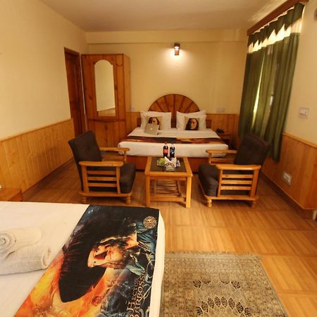 Hotel Purnima Riverside 卡索尔 外观 照片