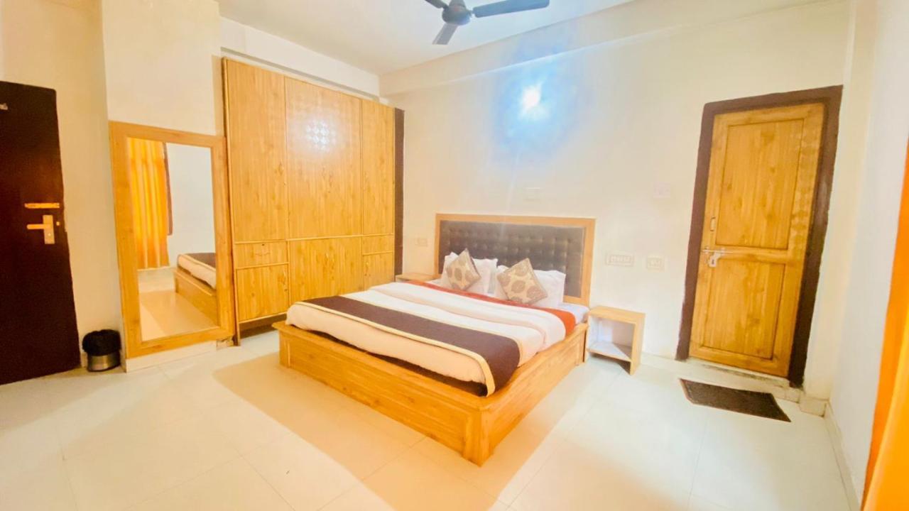 Hotel Purnima Riverside 卡索尔 外观 照片