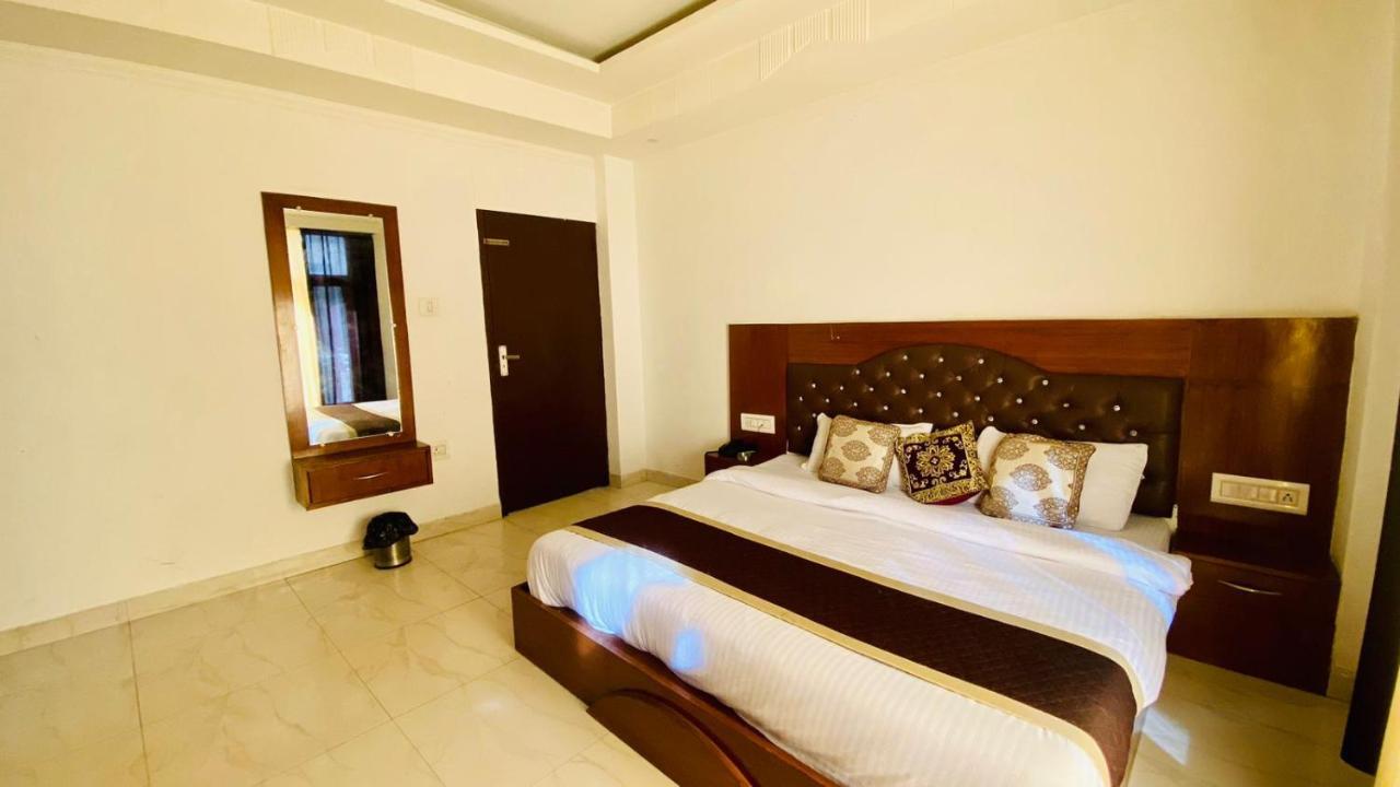Hotel Purnima Riverside 卡索尔 外观 照片