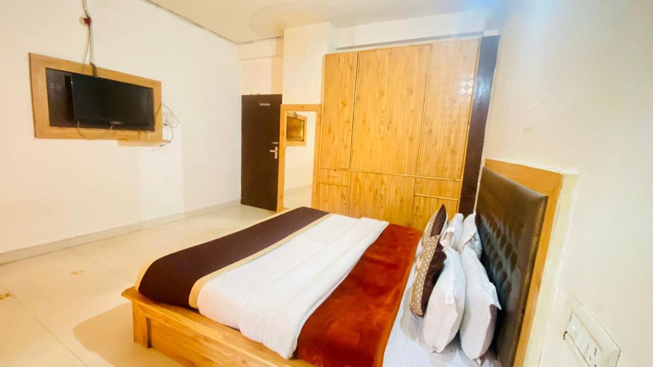 Hotel Purnima Riverside 卡索尔 外观 照片
