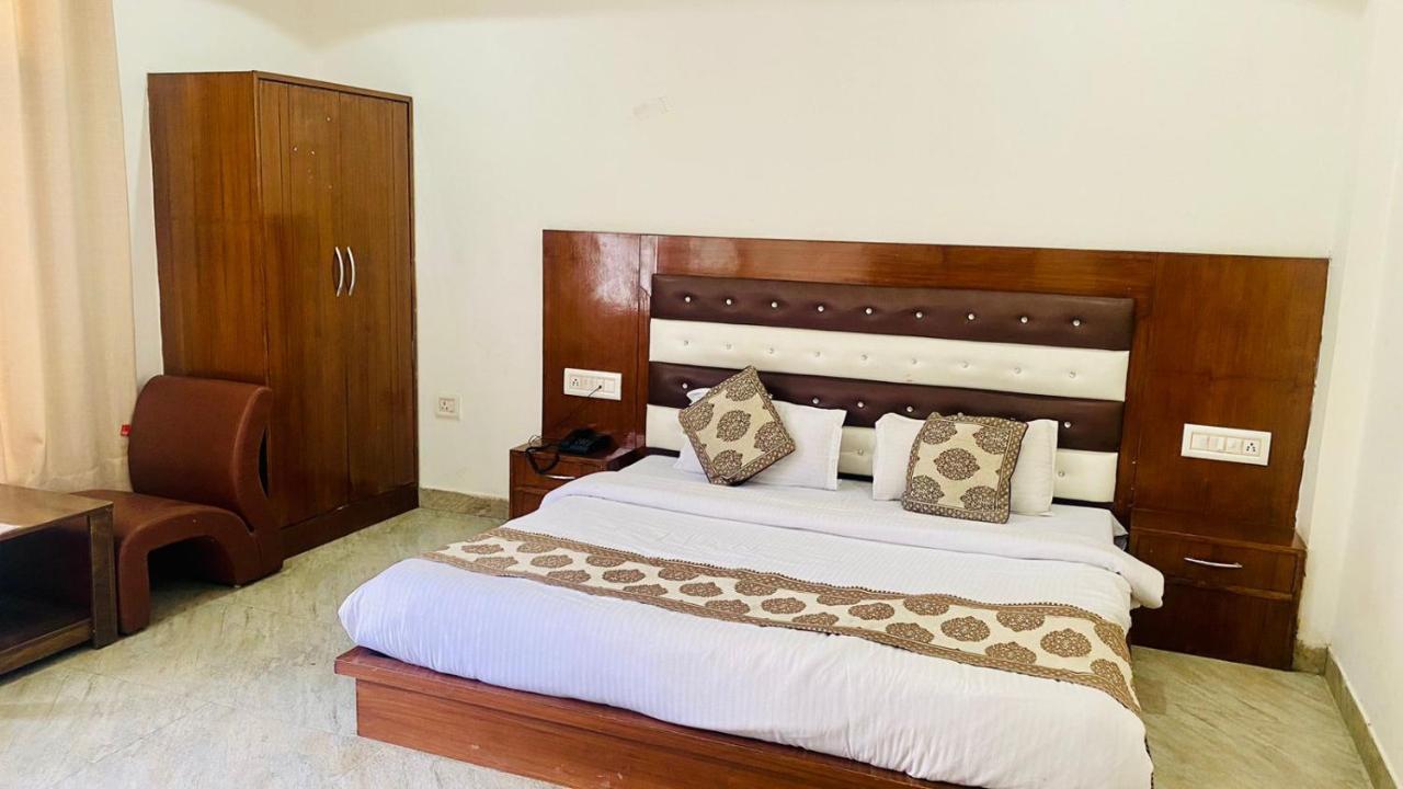 Hotel Purnima Riverside 卡索尔 外观 照片