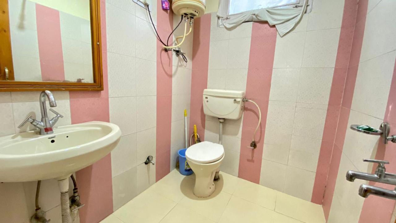 Hotel Purnima Riverside 卡索尔 外观 照片