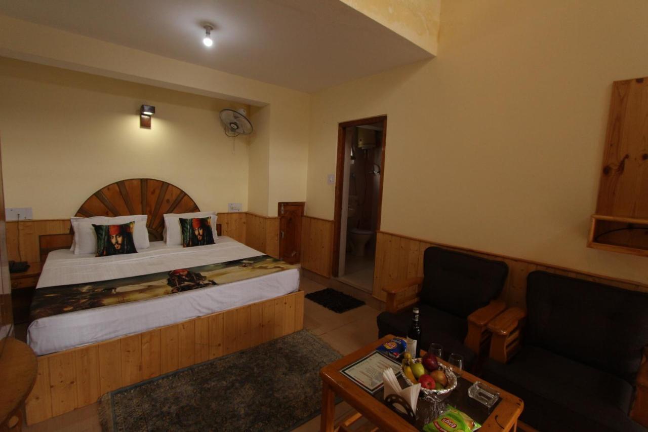 Hotel Purnima Riverside 卡索尔 外观 照片