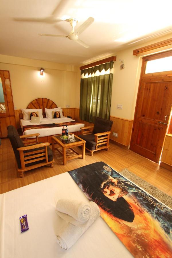 Hotel Purnima Riverside 卡索尔 外观 照片
