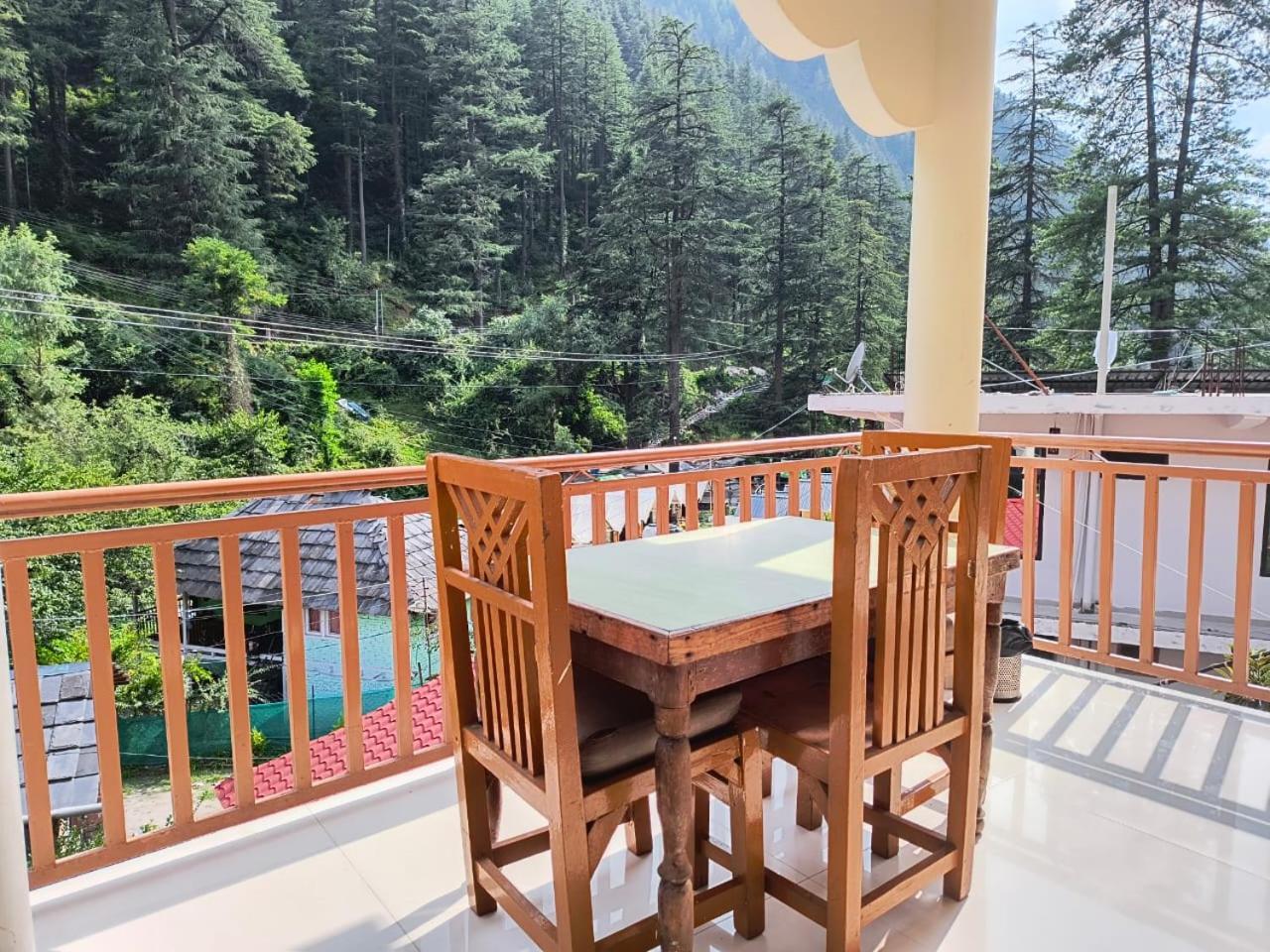 Hotel Purnima Riverside 卡索尔 外观 照片