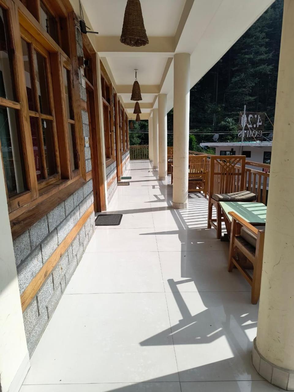 Hotel Purnima Riverside 卡索尔 外观 照片