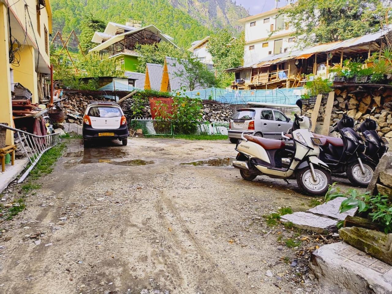 Hotel Purnima Riverside 卡索尔 外观 照片