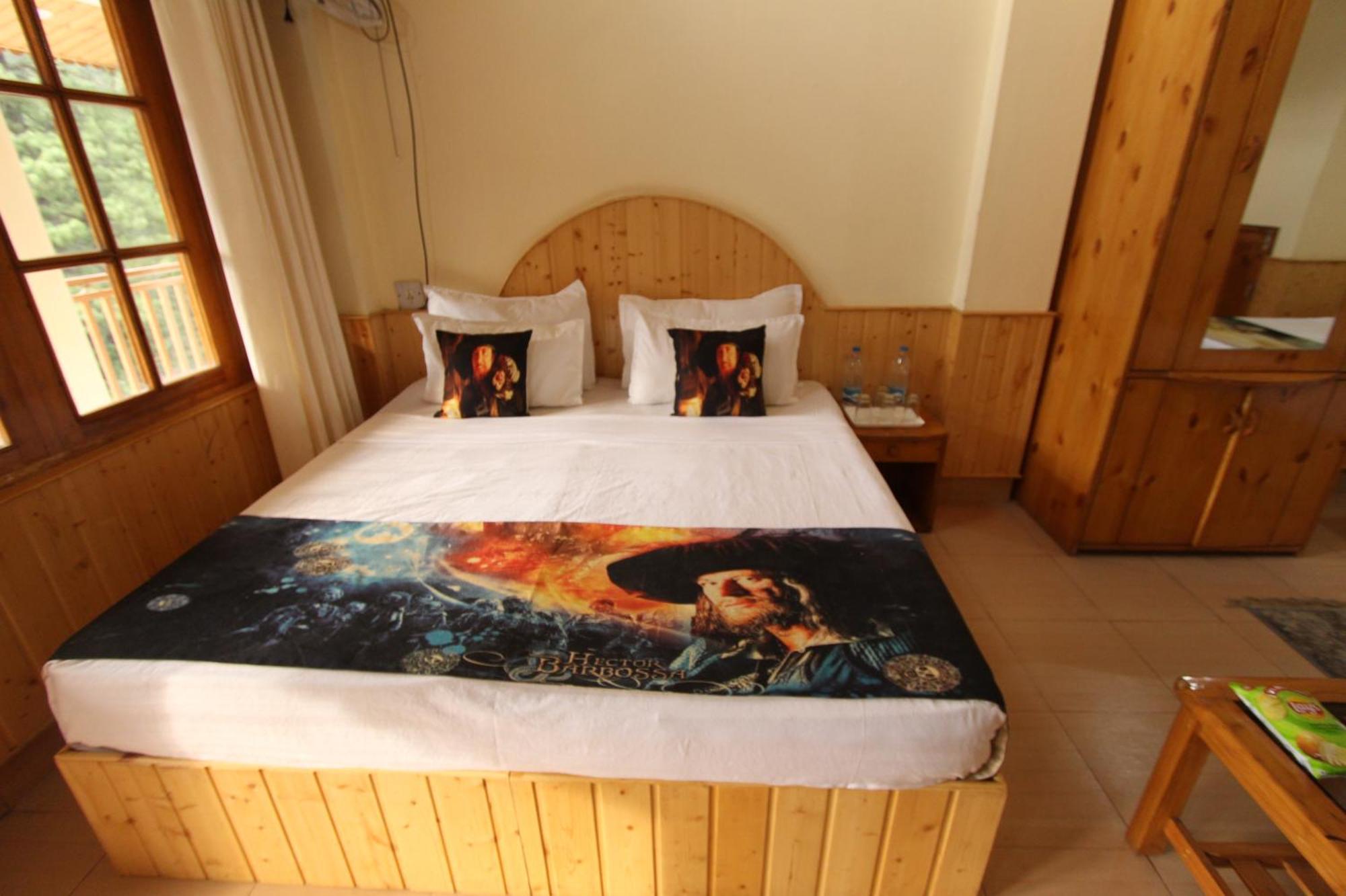 Hotel Purnima Riverside 卡索尔 外观 照片