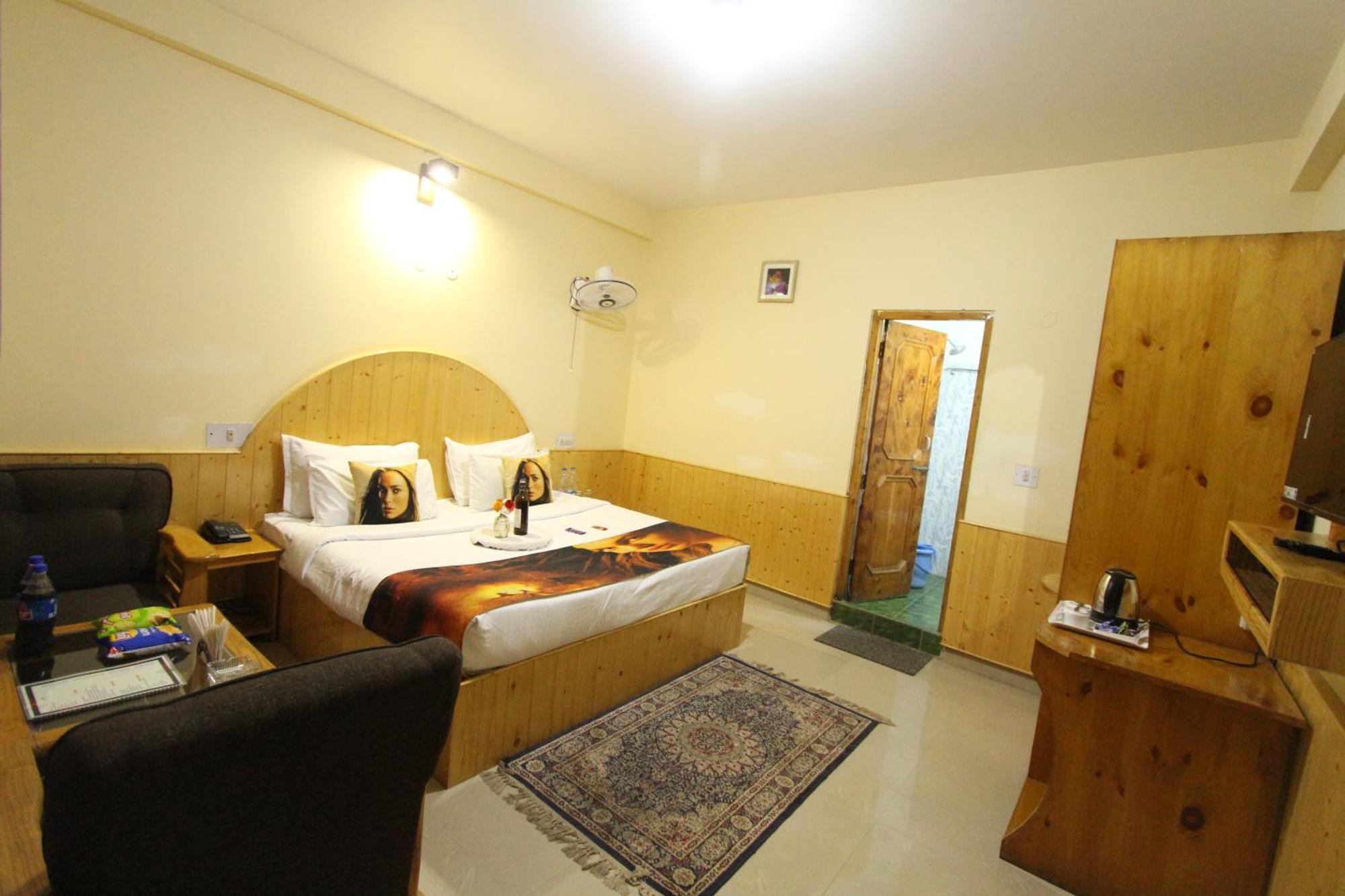 Hotel Purnima Riverside 卡索尔 外观 照片