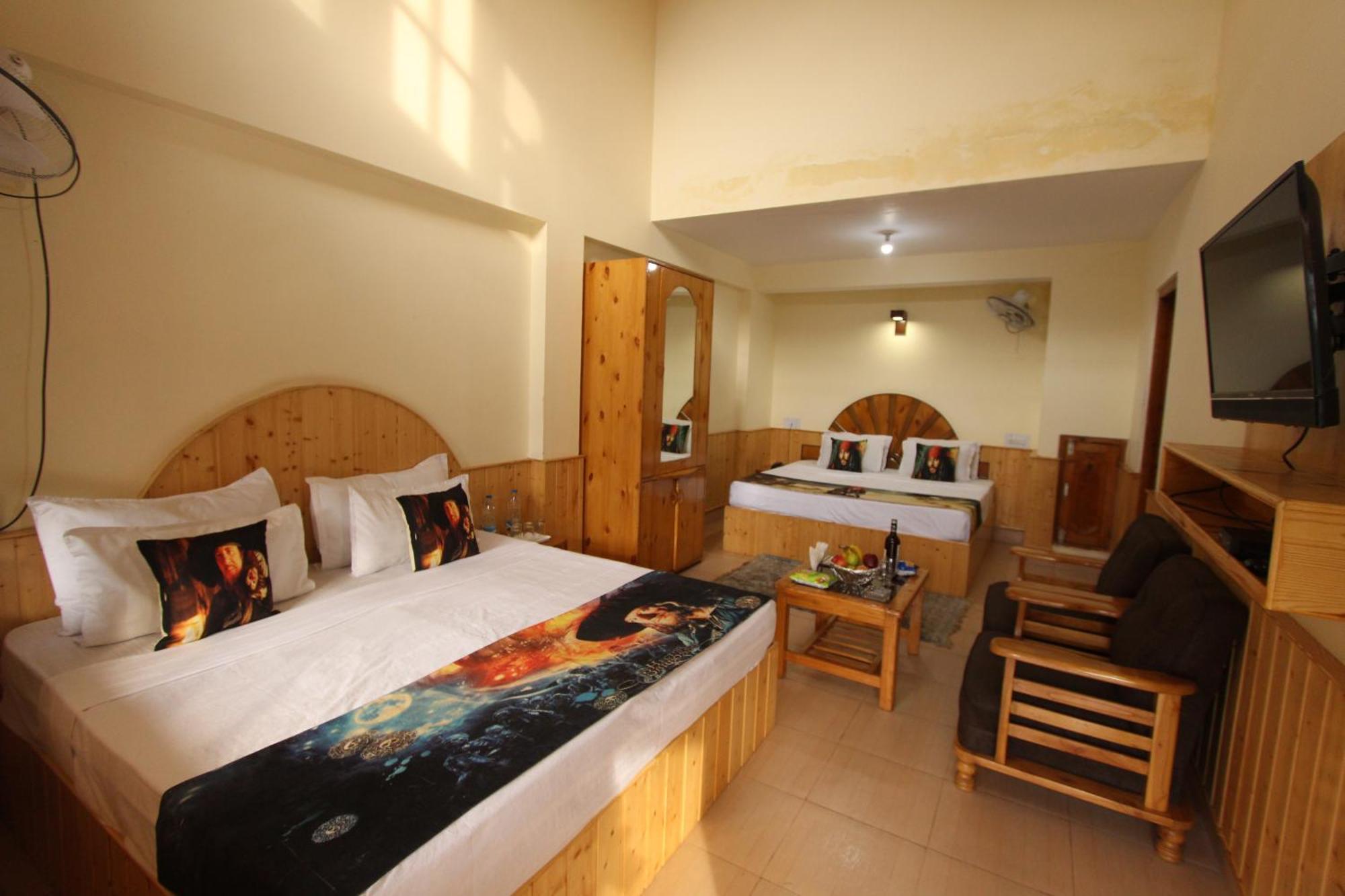Hotel Purnima Riverside 卡索尔 外观 照片