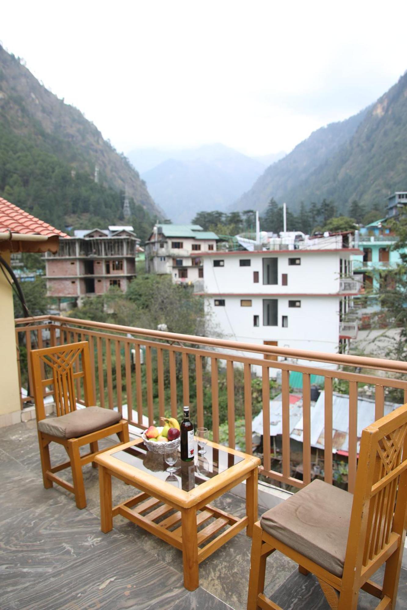 Hotel Purnima Riverside 卡索尔 外观 照片
